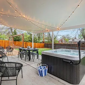 Mile Hi: Amenities Galore Holiday home